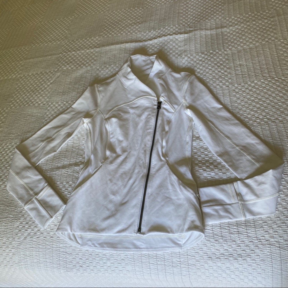 B1G1 lululemon jacket and tank top!